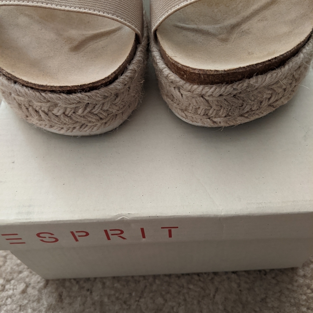 ESPRIT - Picture 2 of 6